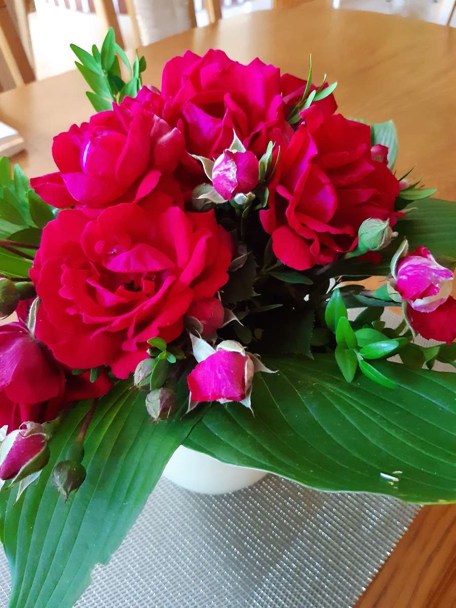 un bouquet di fiori rossissimi puzzle online