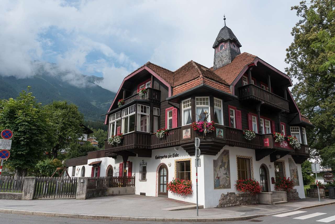 Tyrolsko. Krásný dům skládačky online