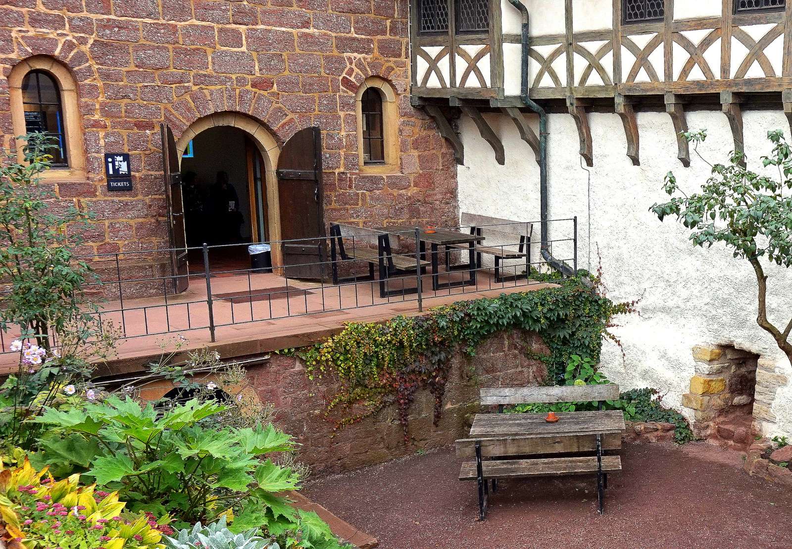 Вътрешен двор на замъка Вартбург онлайн пъзел