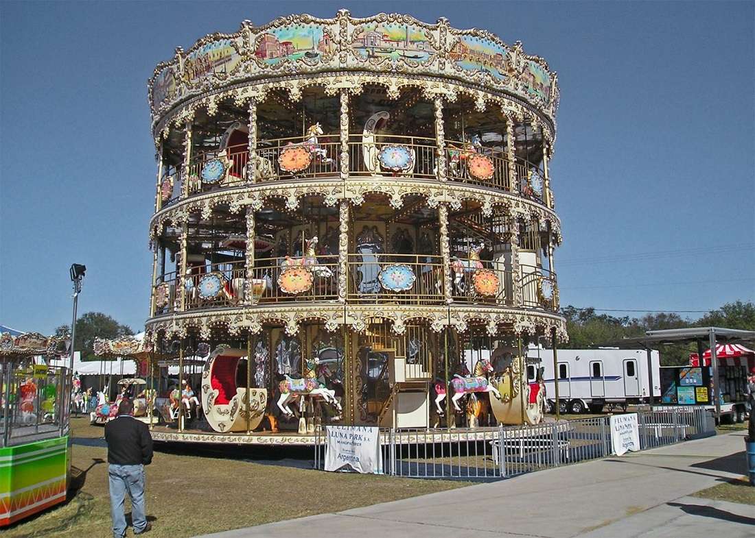 The biggest carousel in the world jigsaw puzzle online