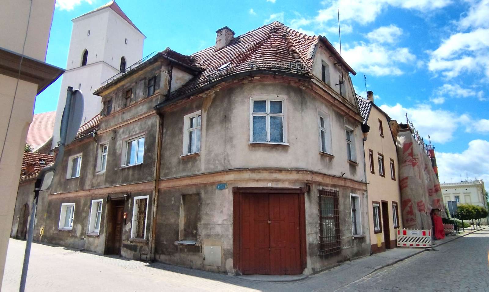 Linda casa antiga aguardando revitalização (Polônia) puzzle online