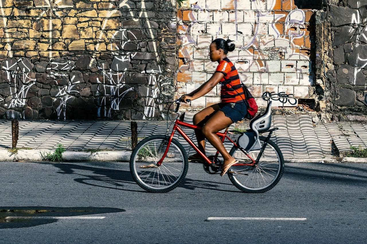 велосипед девушка онлайн-пазл