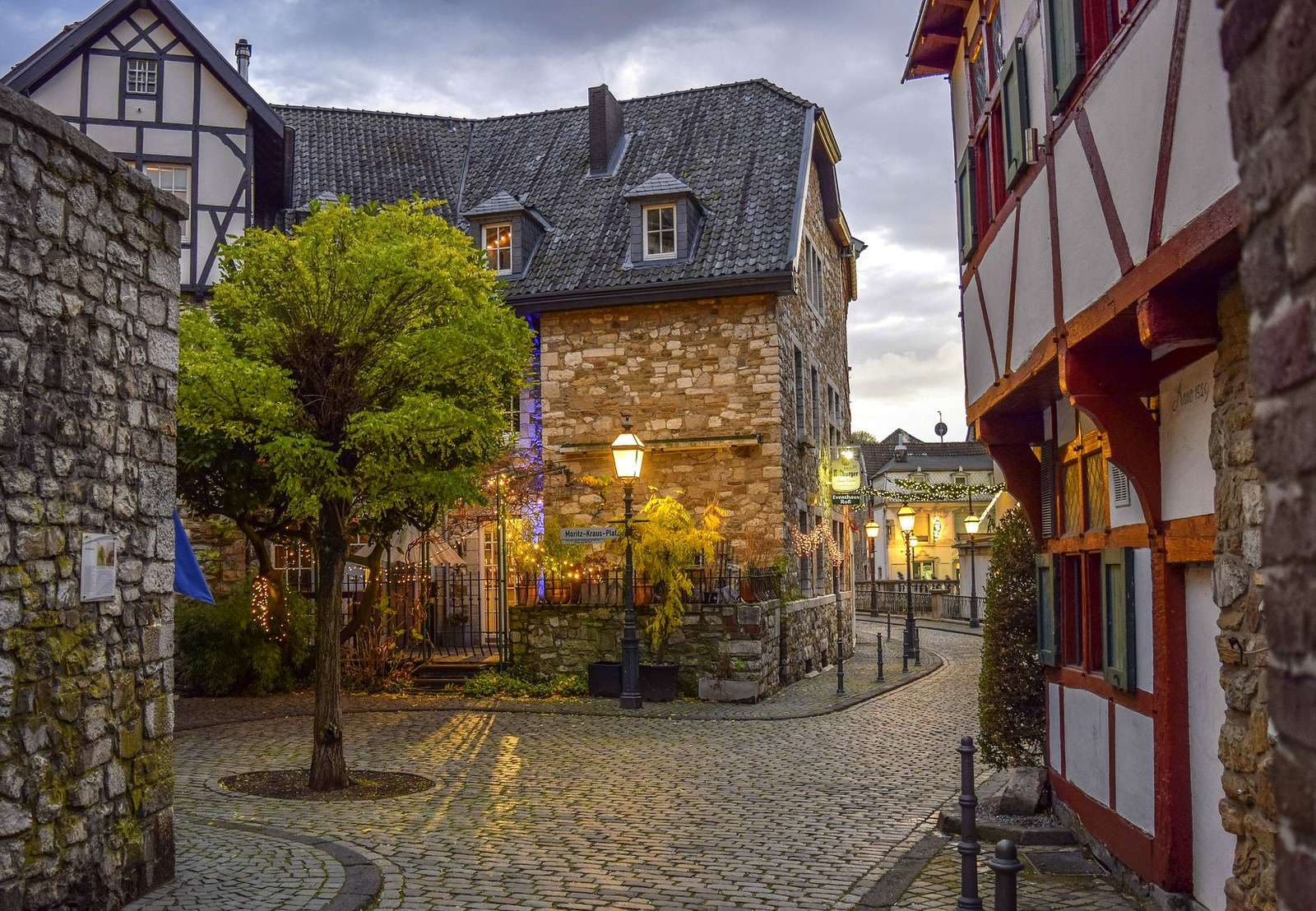 A beautiful evening in the charming town of Stolberg online puzzle
