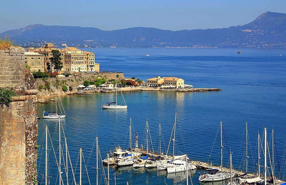 Korfu. Gebirgige Insel Online-Puzzle