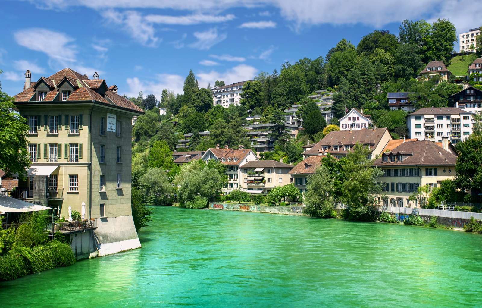 Gyönyörű kilátás Bernre és az Aare folyóra (Svájc) online puzzle