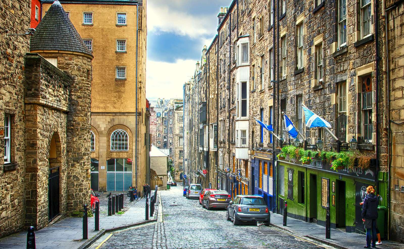 Schmale Straße in Edinburgh Online-Puzzle