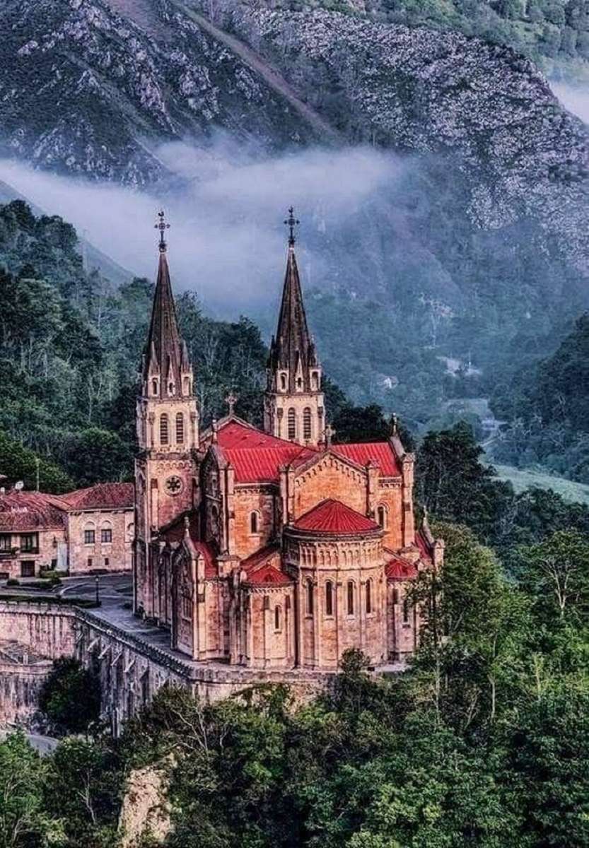 Basilika Santa María la Real - Asturien - Spanien Online-Puzzle