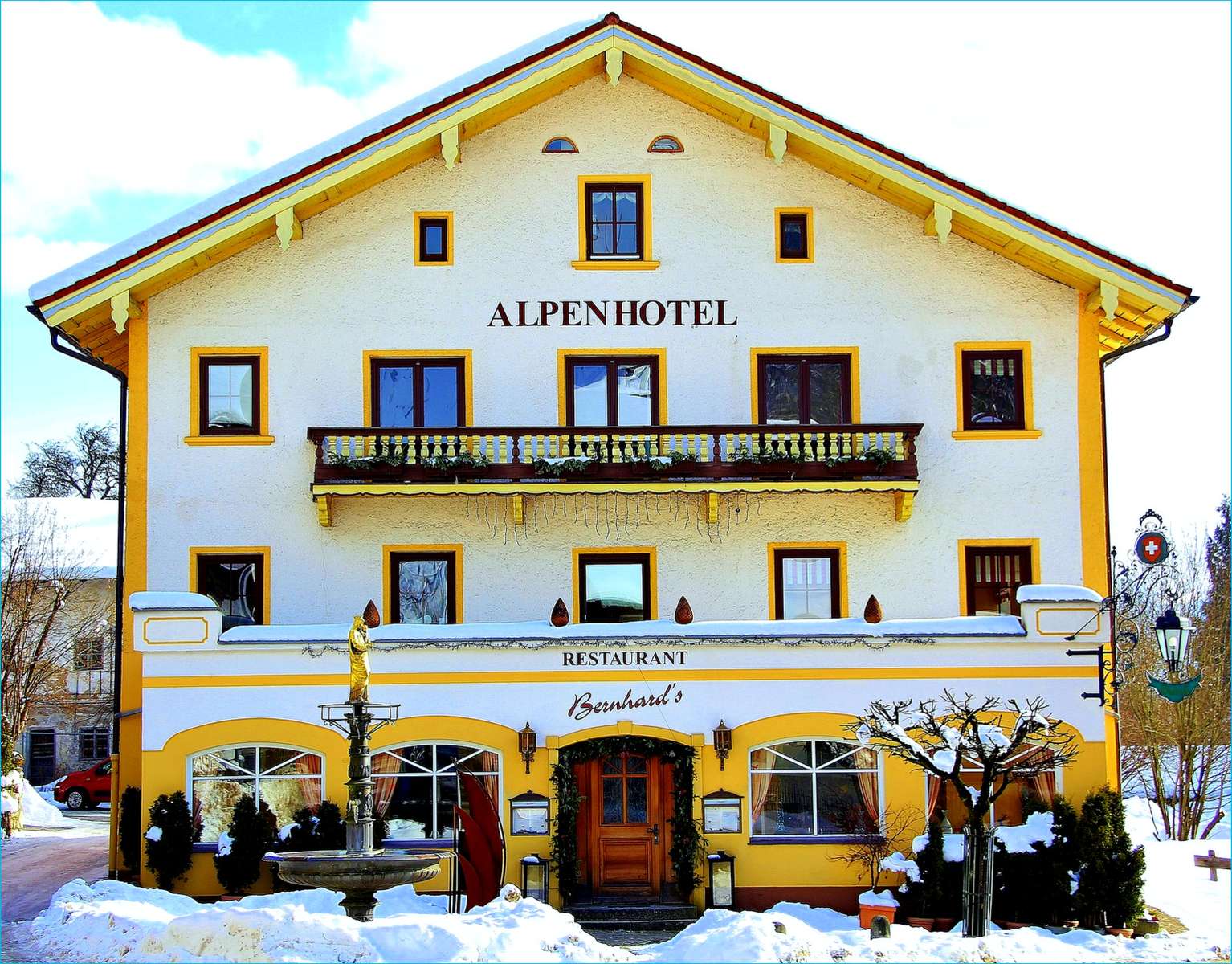 Bernhard's Hotel in the Alpine town of Oberaudorf online puzzle