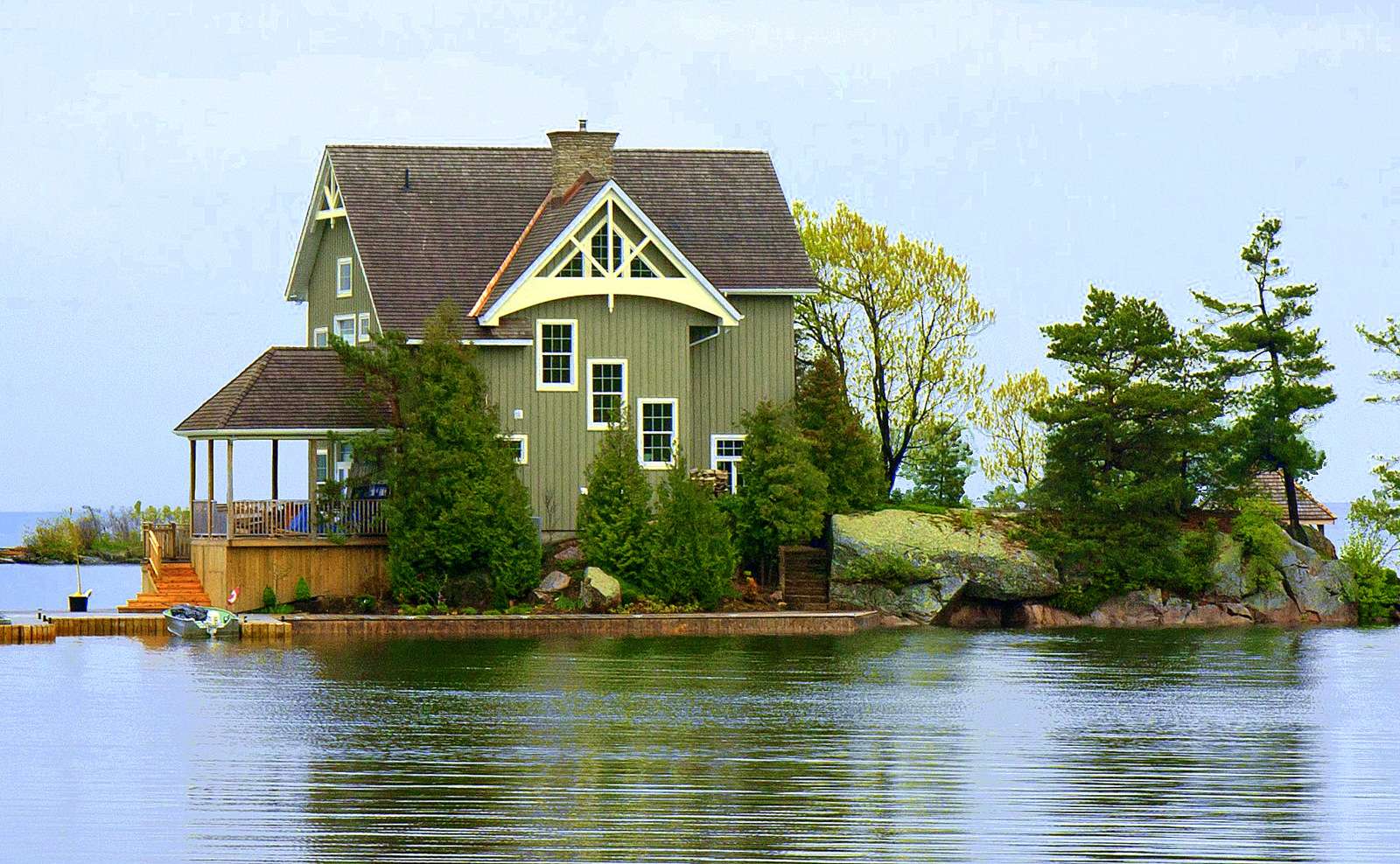 Романтична къща на малък остров онлайн пъзел