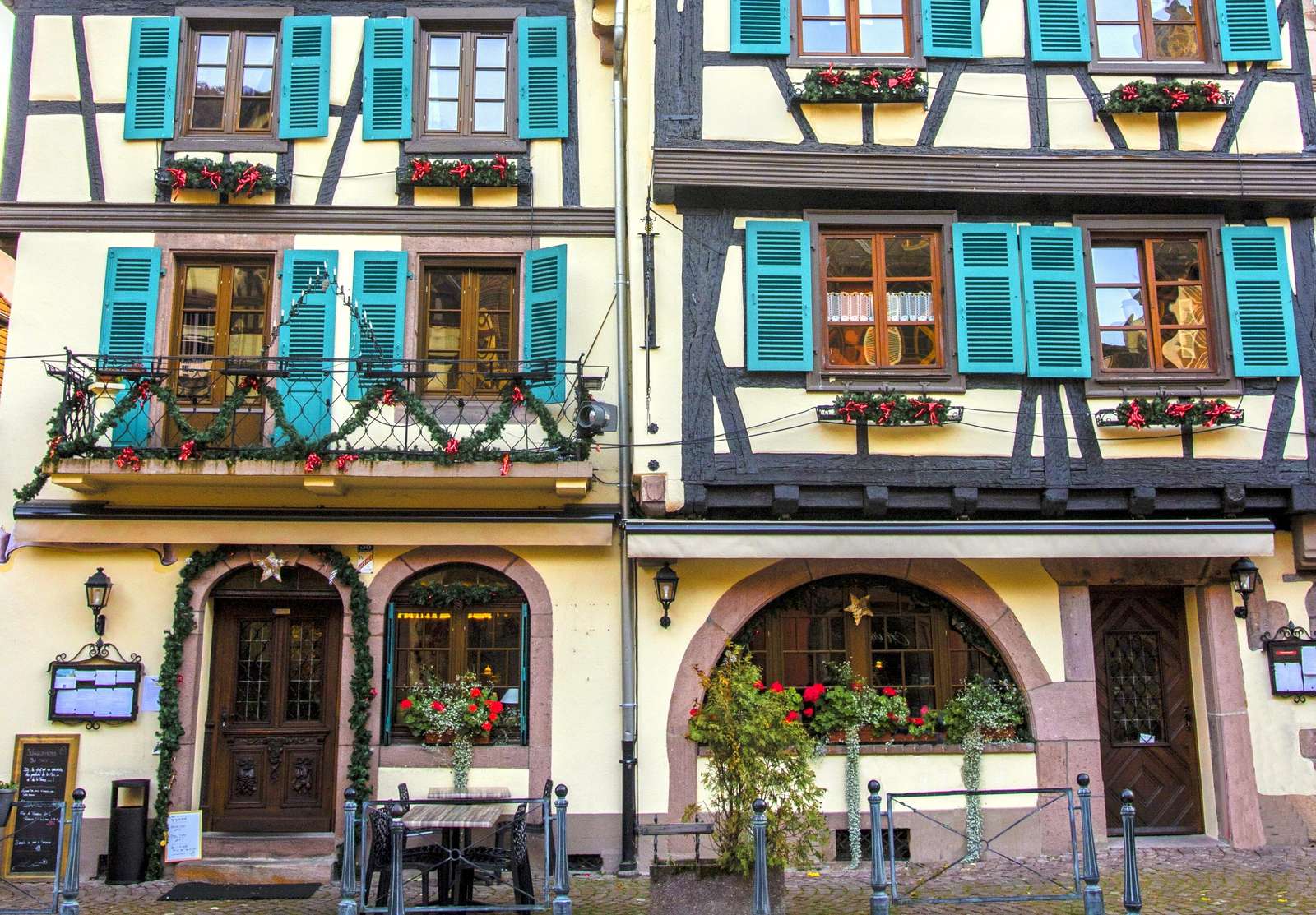 Den fängslande arkitekturen i Alsace (Kaysersberg) pussel på nätet