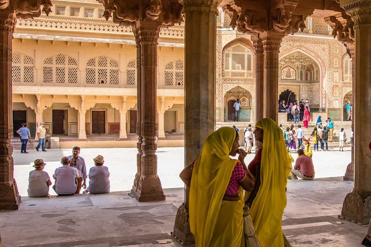 Turistas em Amber Fort na Índia quebra-cabeças online