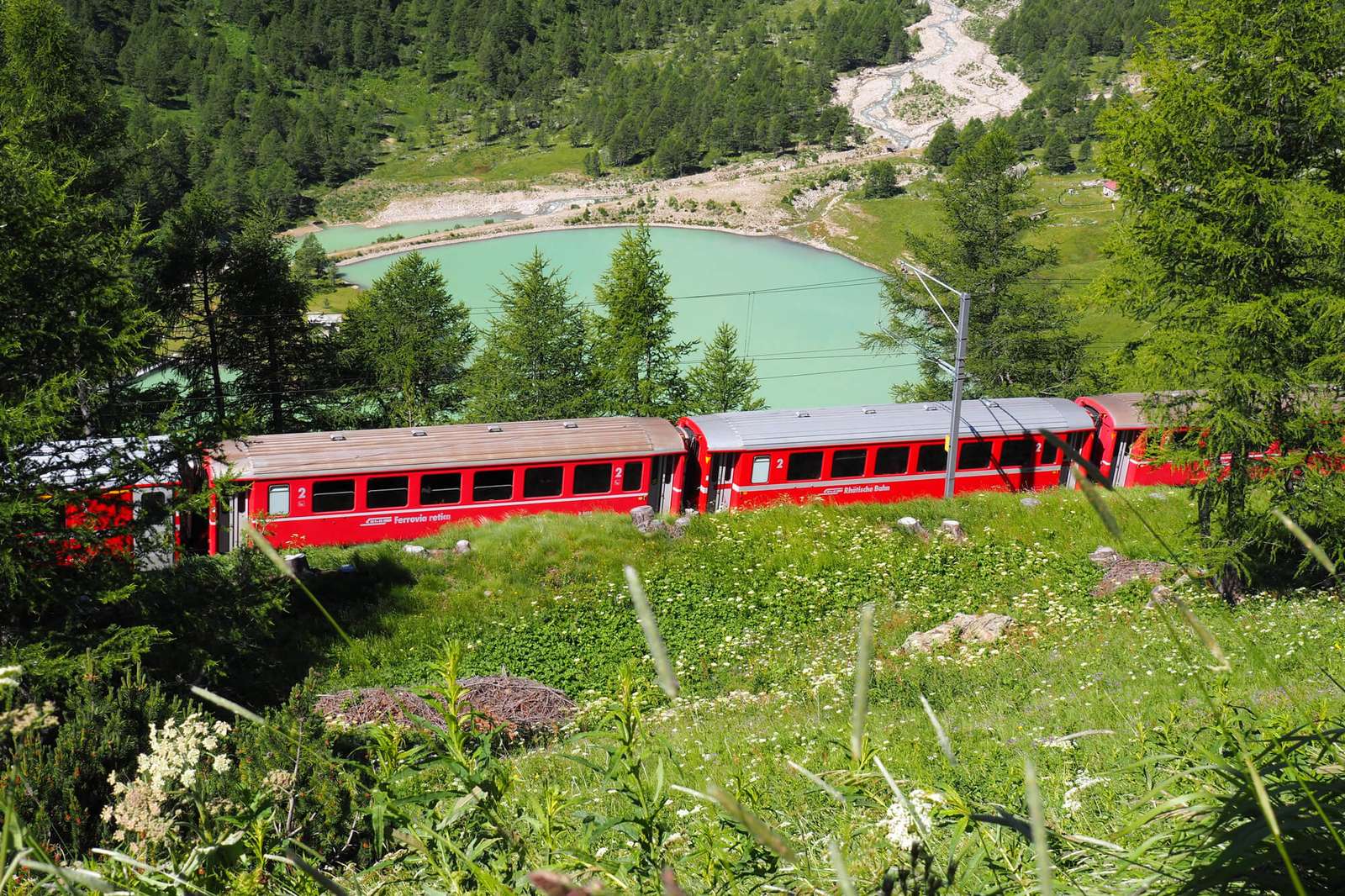 Γραφικό τρένο στην Ελβετία παζλ online