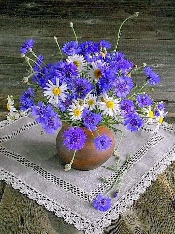 chamomiles and cornflowers in a vase jigsaw puzzle online