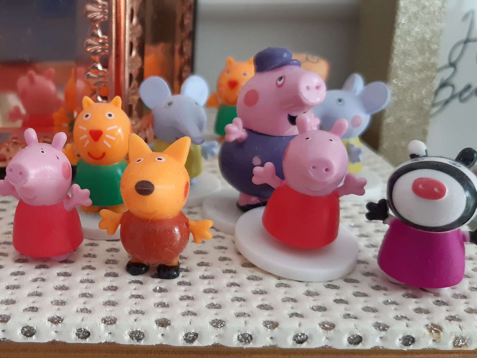 pepe pigs on the shelf online puzzle