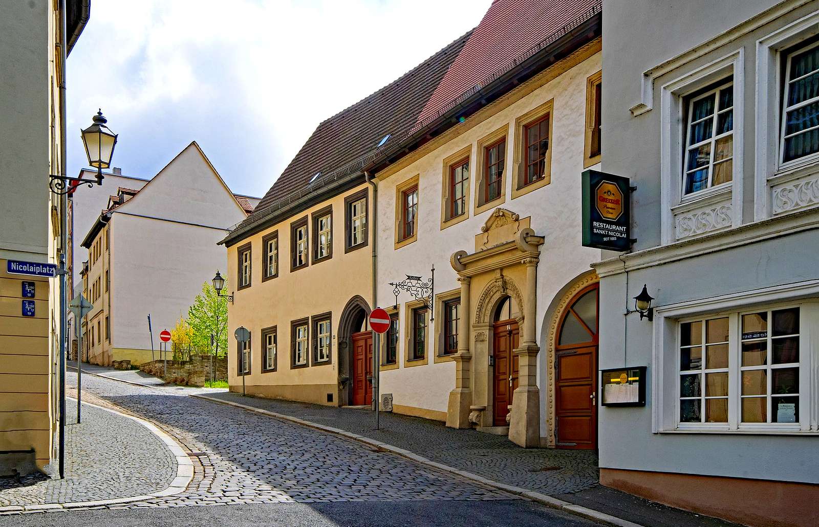 Une rue pavée de la ville de Zeitz puzzle en ligne