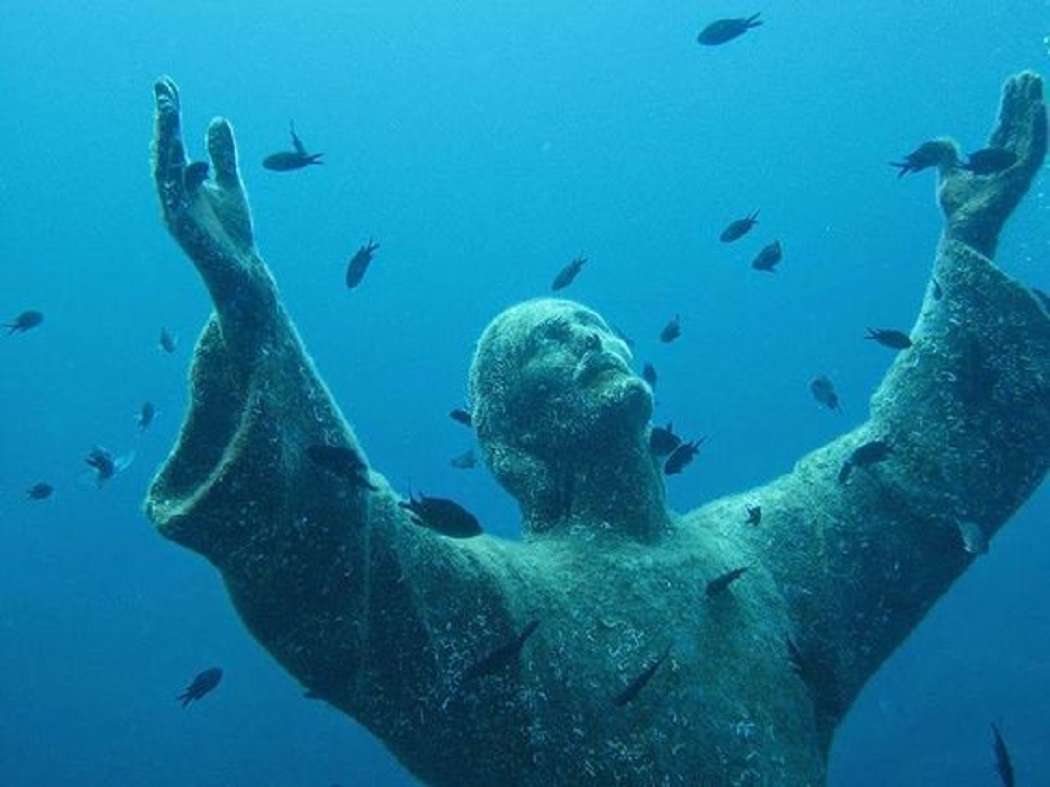 Christ of the Abyss - Genoa - Italy online puzzle