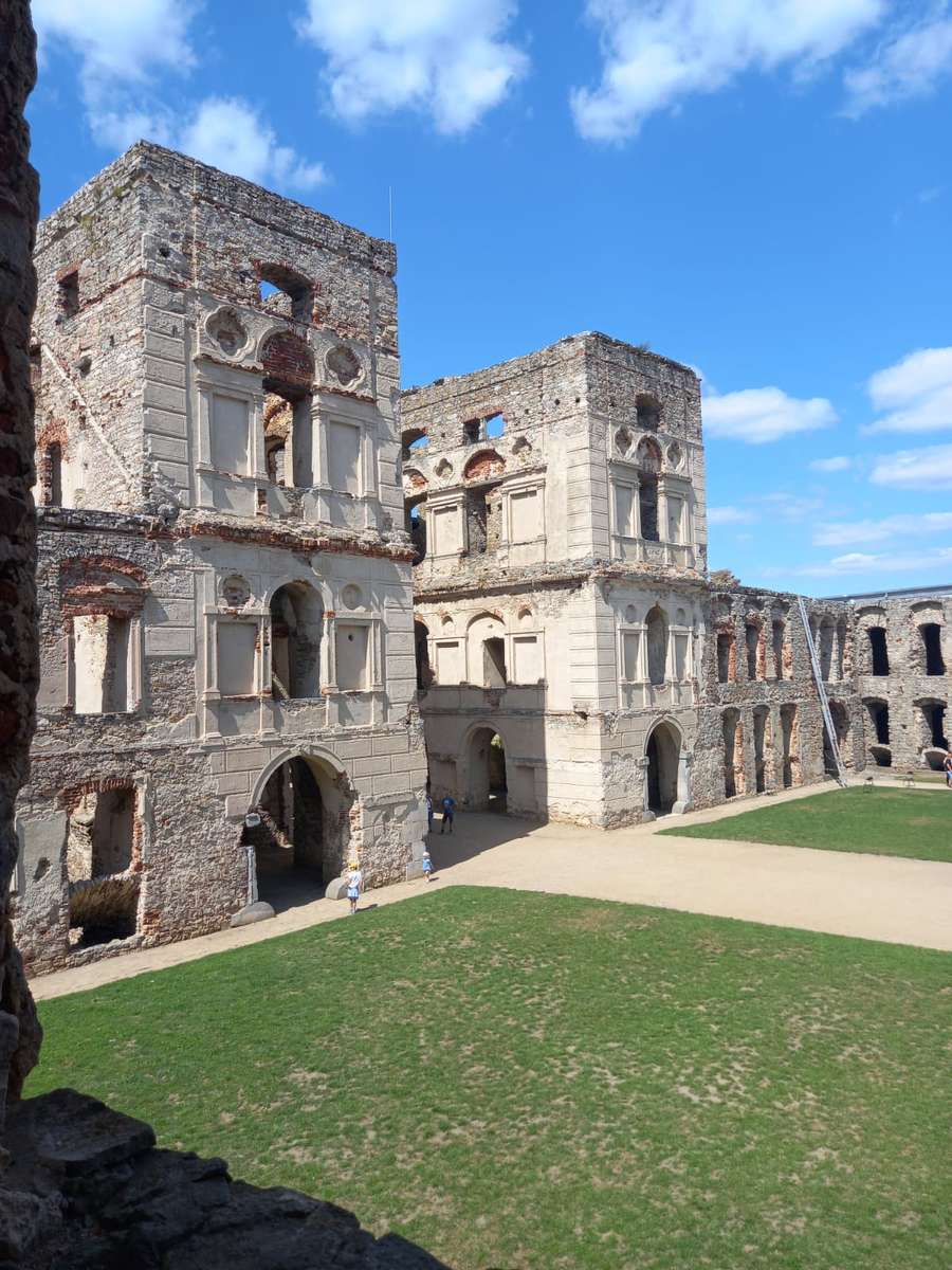 ruines du château de Krzyżtopór puzzle en ligne