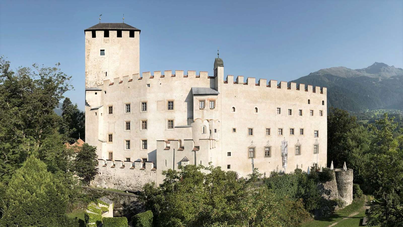 Castelo de Lienz Tirol Áustria quebra-cabeças online