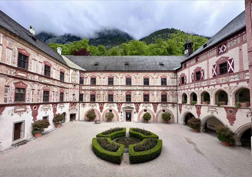 Замок Трацберг Тироль Австрия пазл онлайн