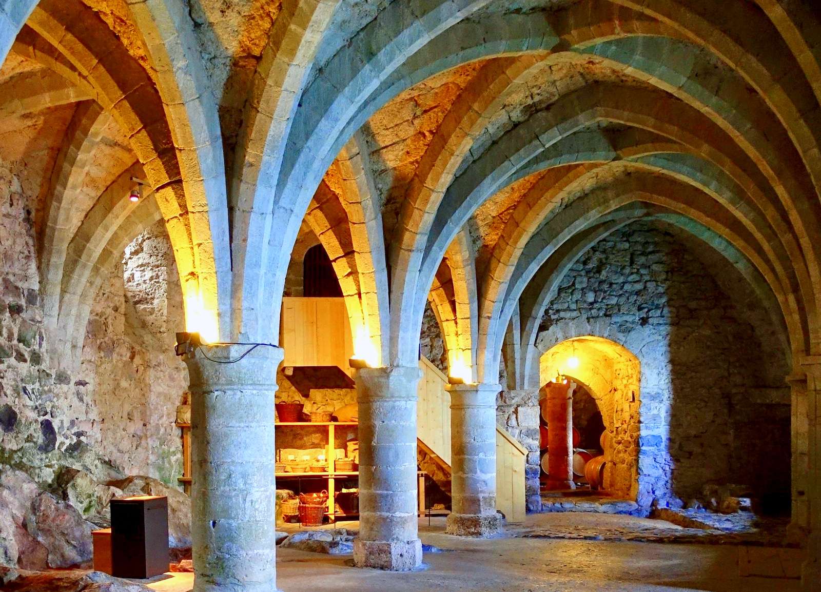 Källare i ett medeltida kloster Pussel online