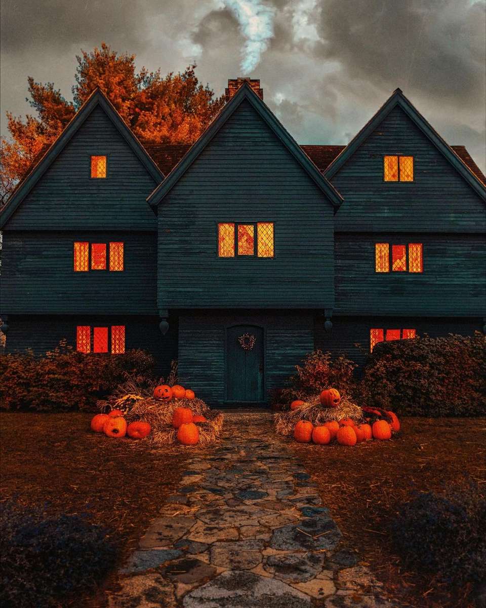 Halloween díszített ház online puzzle