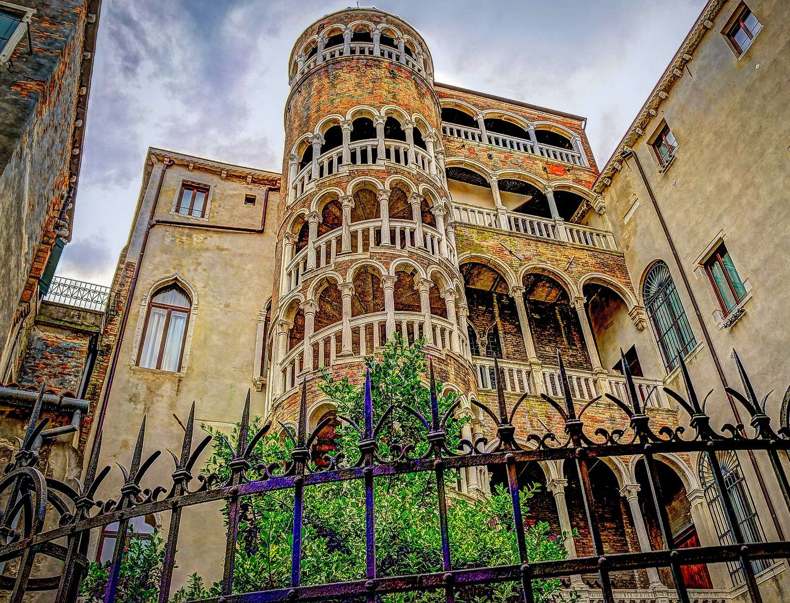 Spiral exterior staircase in a Venetian house jigsaw puzzle online