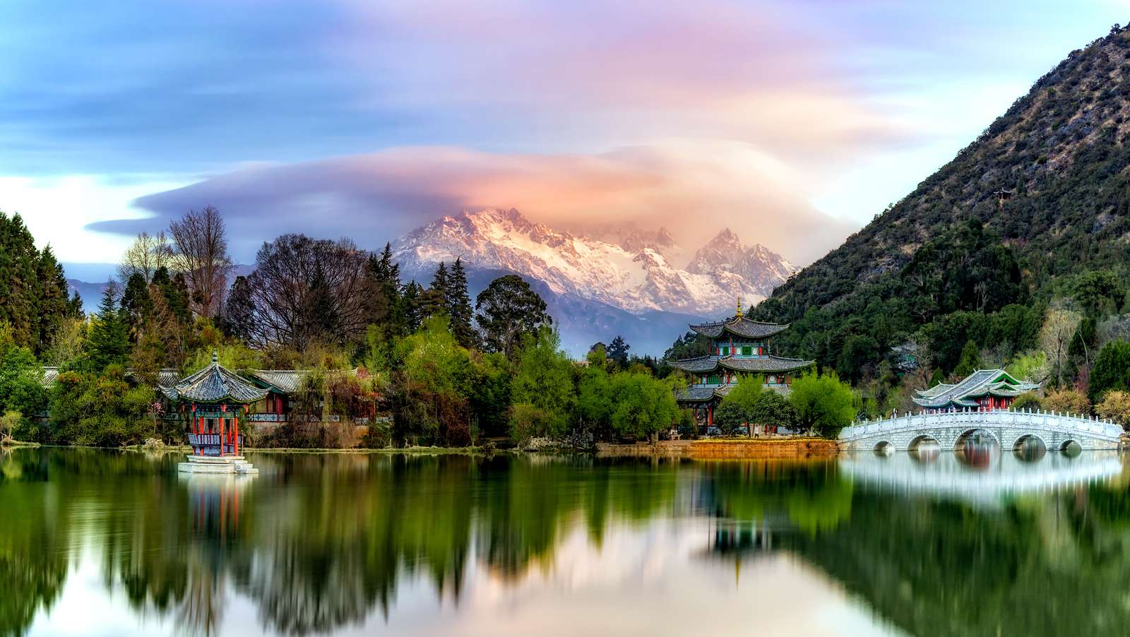 Schilderachtig uitzicht op de bergen in China online puzzel