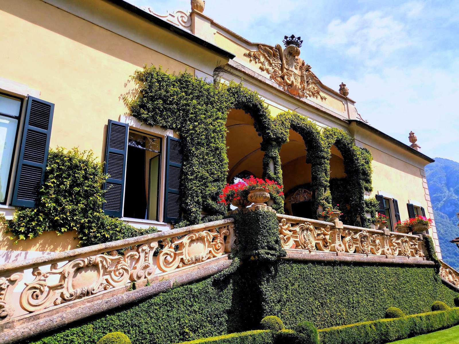 Loggia dans le complexe Villa del Balbianello puzzle en ligne