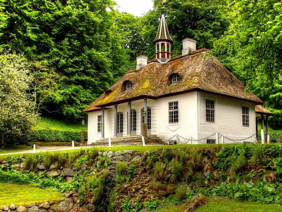 Замок Лизелунд на острове Мён в Дании. пазл онлайн