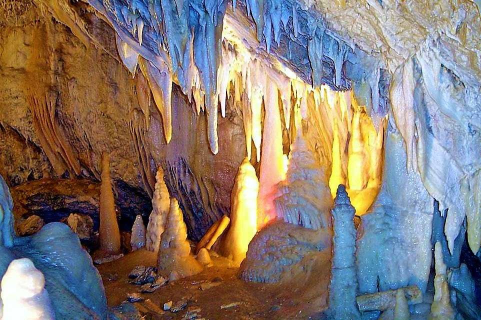 Cueva de estalactitas en Carintia Austria rompecabezas en línea