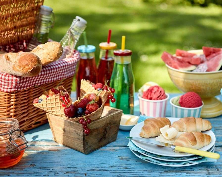 Piknik étkezés kirakós online