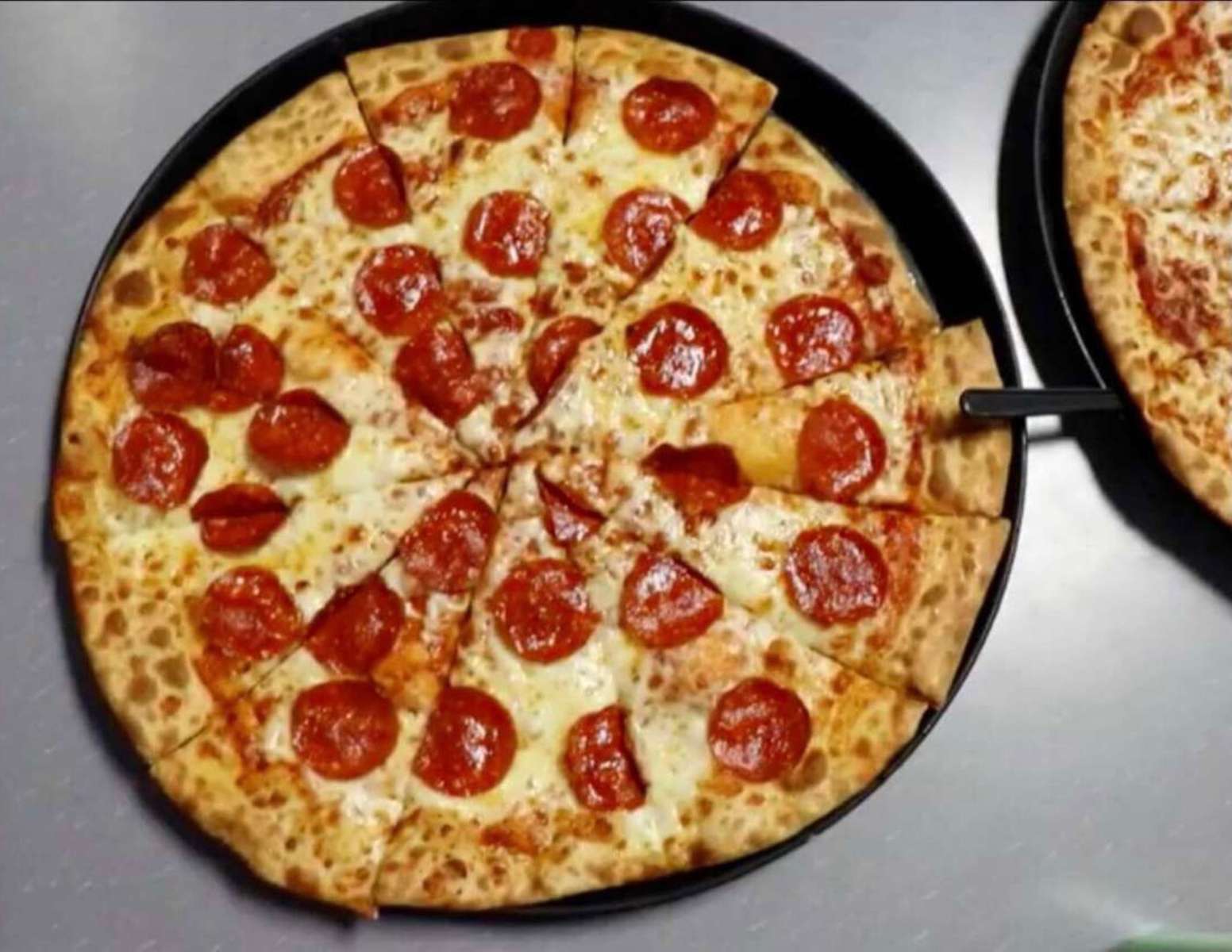 Пицата на Chuck E. Cheese❤️❤️❤️❤️ онлайн пъзел