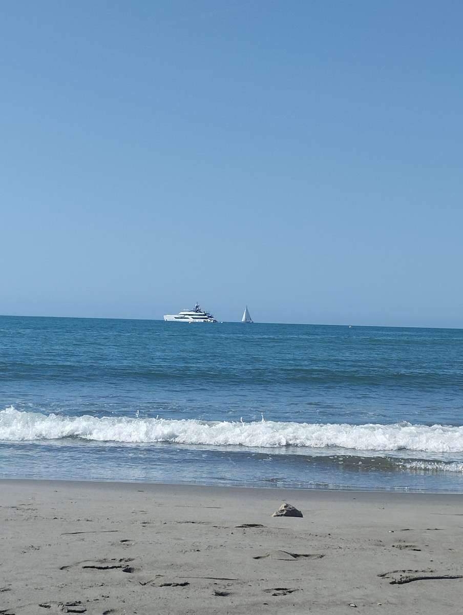 Segelboot/großes Boot in Saintes Maries de la Mer Puzzlespiel online