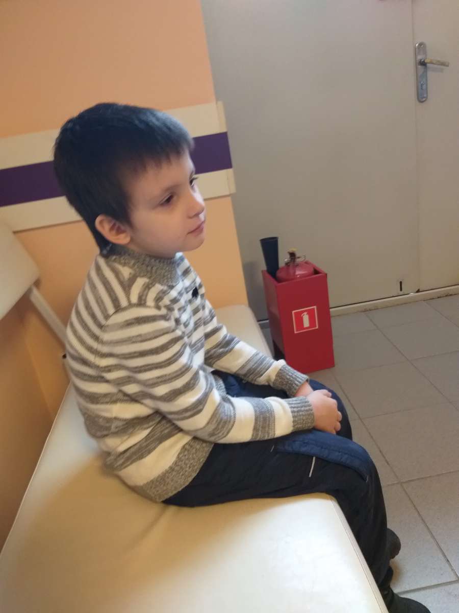 Dima a kórházban ül online puzzle
