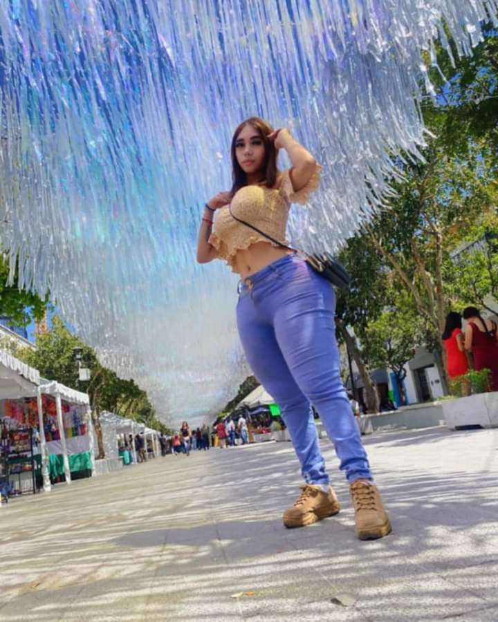 Hermosa jovencita la faty rompecabezas en línea