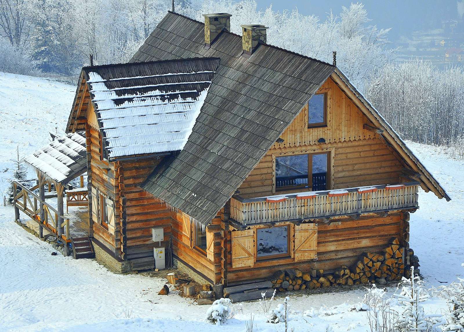 Highlander, Holzhaus im Winter Puzzlespiel online