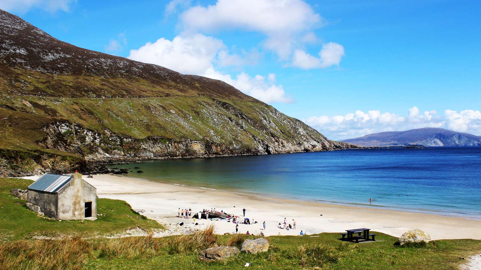 bela praia na Irlanda puzzle online