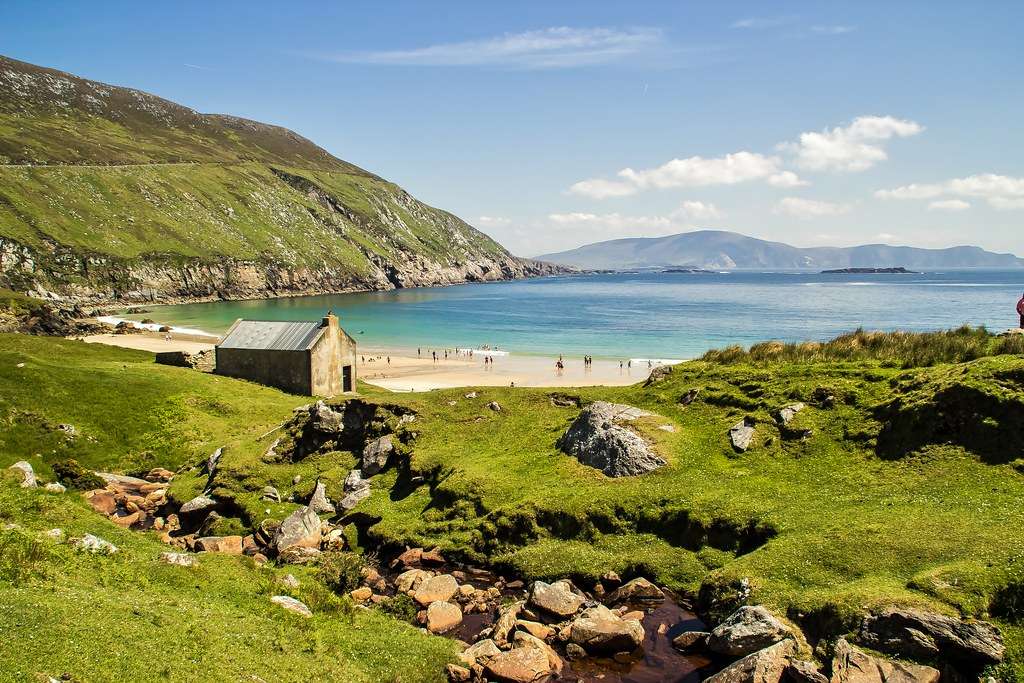 красивый пляж в Ирландии пазл онлайн