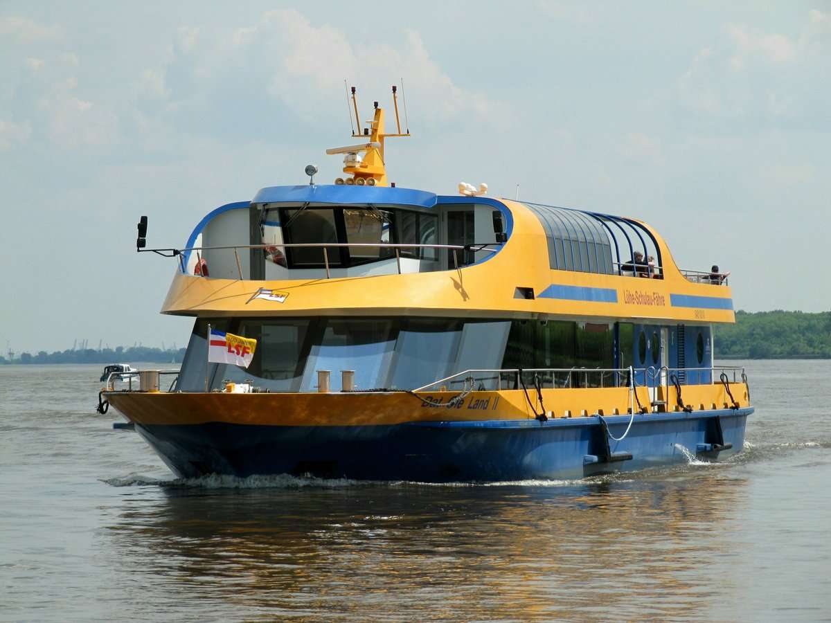 Overdekte rivierveerboot. legpuzzel online