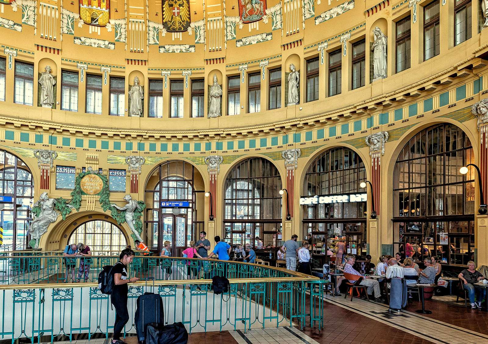 Salón de la estación principal de trenes de Praga, República Checa rompecabezas en línea