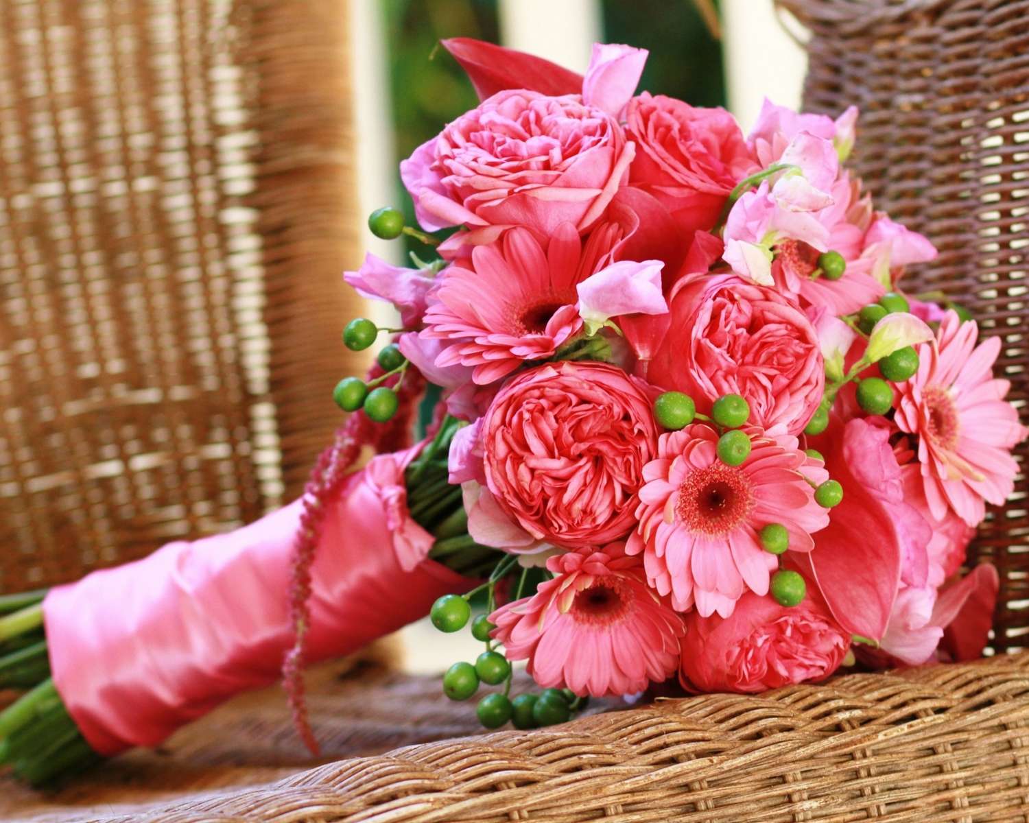 Růžová svatební kytice skládačky online