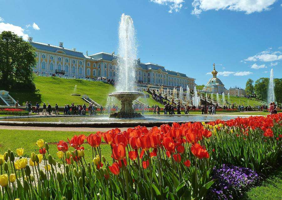 Peterhof. Antigo palácio e complexo de parques puzzle online