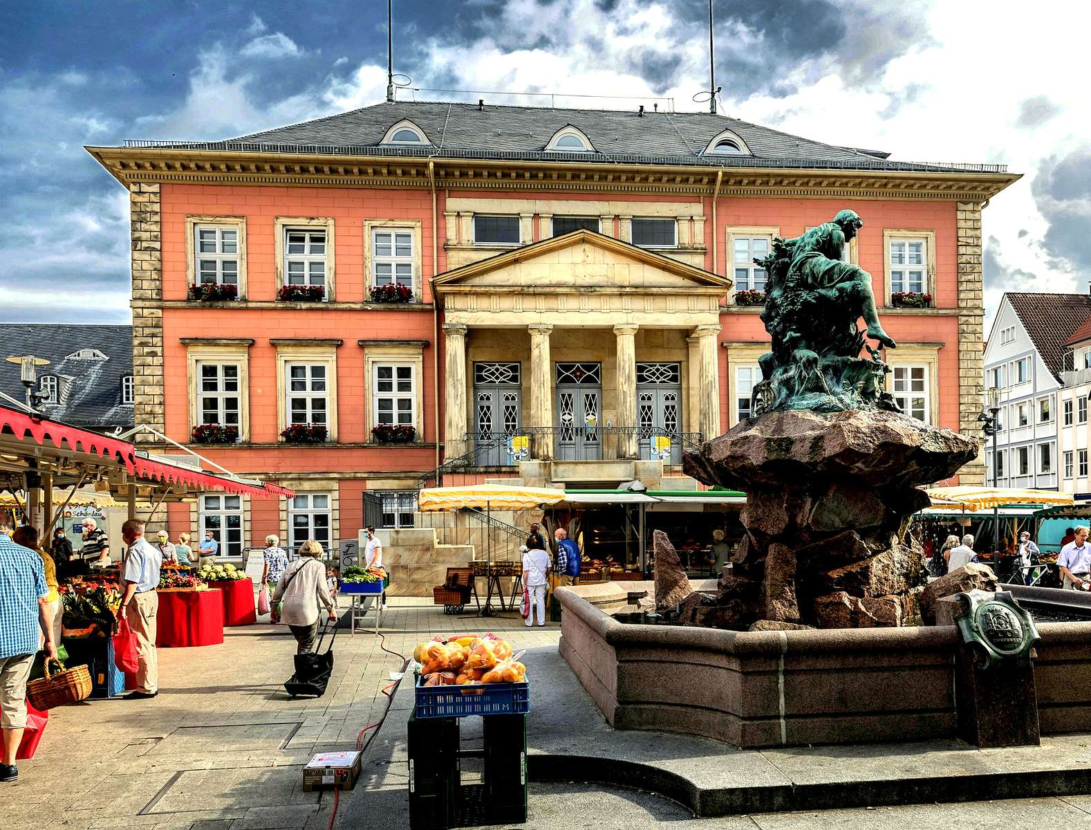 Πλατεία αγοράς στο Ντέτμολντ (Γερμανία) online παζλ