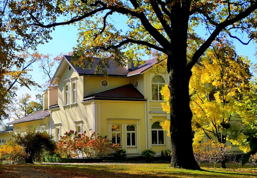 Romantisches Herrenhaus im Park (Polen) Online-Puzzle