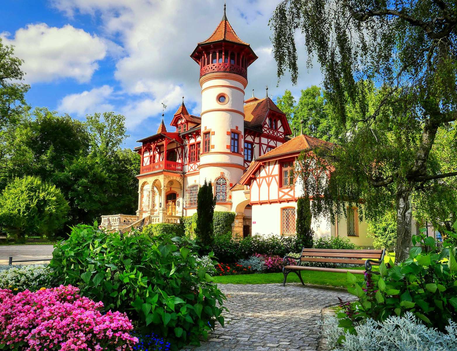 Villa stilizzata con giardino a Herrsching puzzle online