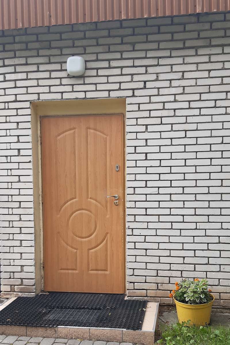 oude deur in een bakstenen muur online puzzel