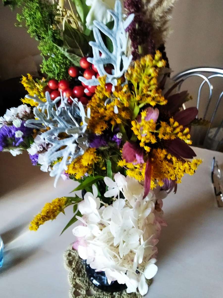 сухи цветя във ваза онлайн пъзел