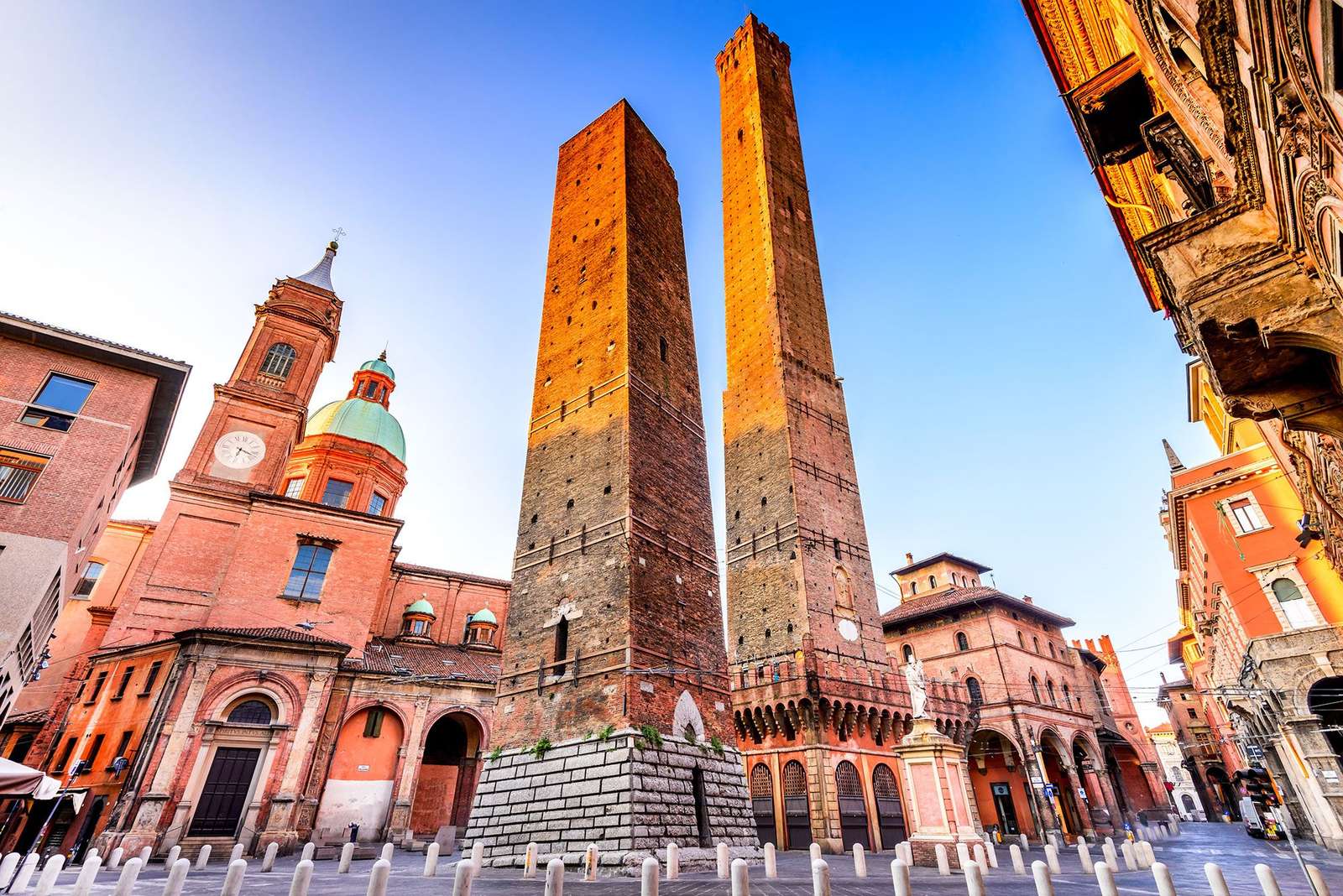Bologna két torony kirakós online