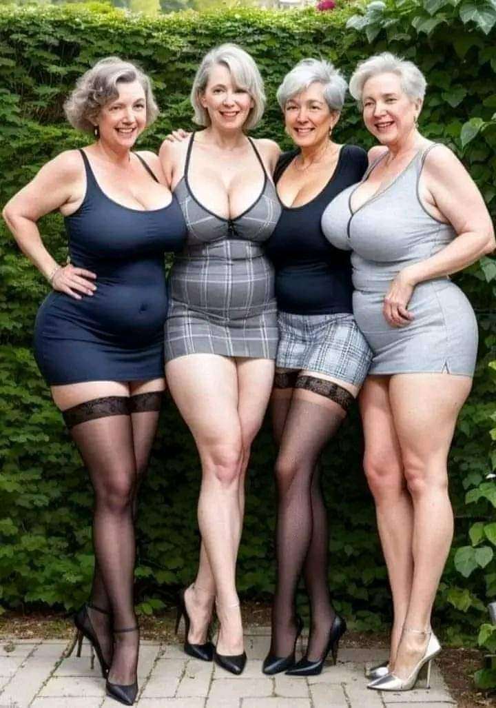Четири красиви възрастни жени онлайн пъзел