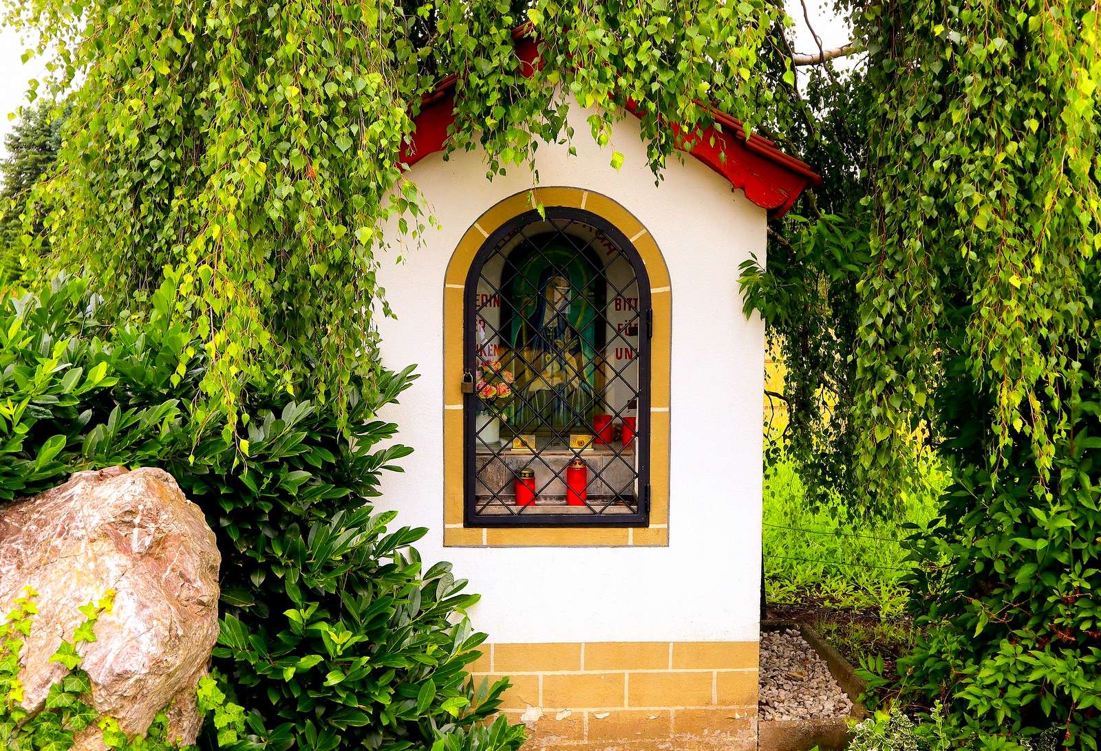 Een rustige kapel langs de weg online puzzel